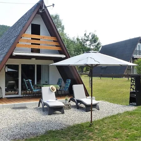 Eichhoernchen-in Der Zuhause-ferienhaus Mit Fass Sauna Im Garten Und Moderner Klimaanlage Vakantiehuis