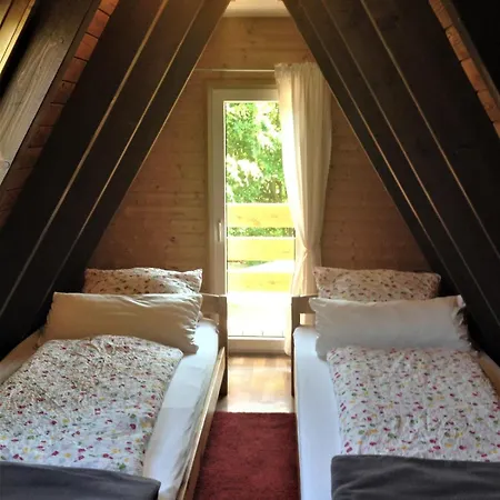 Eichhoernchen-in Der Zuhause-ferienhaus Mit Fass Sauna Im Garten Und Moderner Klimaanlage Casa vacanze *