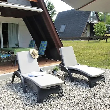 Eichhoernchen-in Der Zuhause-ferienhaus Mit Fass Sauna Im Garten Und Moderner Klimaanlage Vakantiehuis *